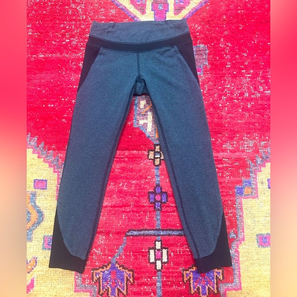 LULULEMON unique soft leggings sz 4 - Picture 1 of 9